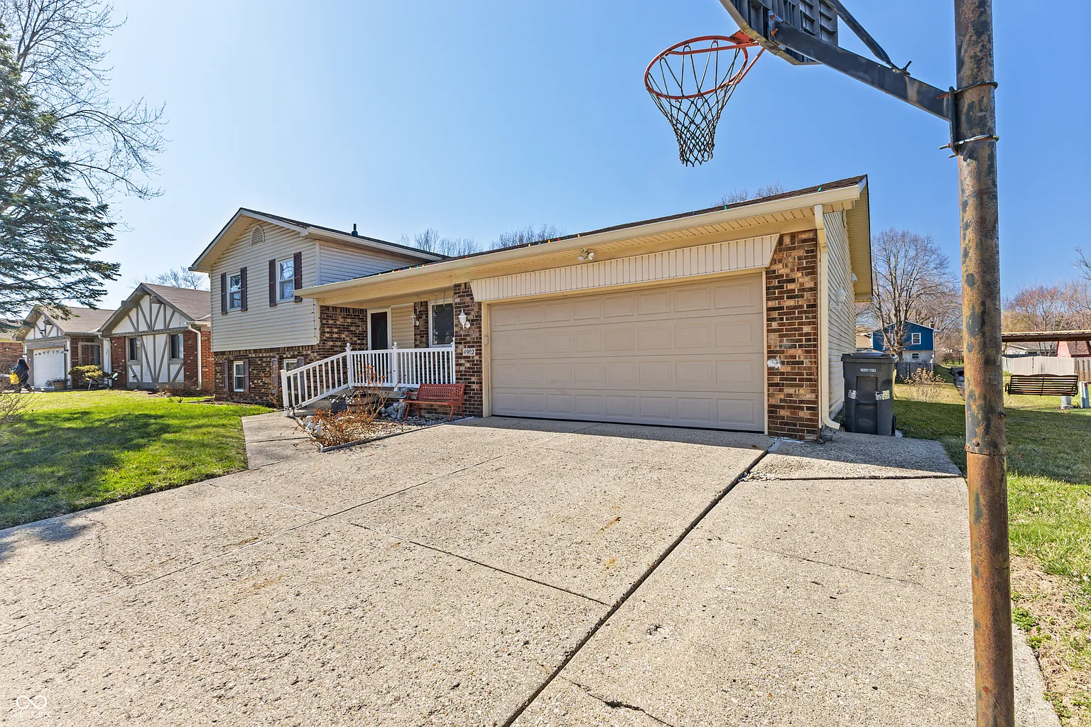 4902 Dancer Dr photo 1