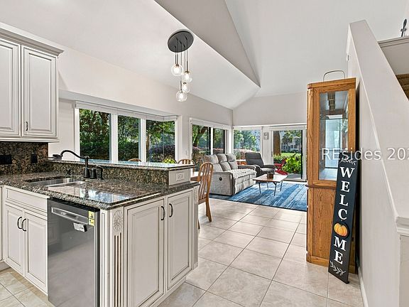 5th image of 27 Beachwood Dr #14