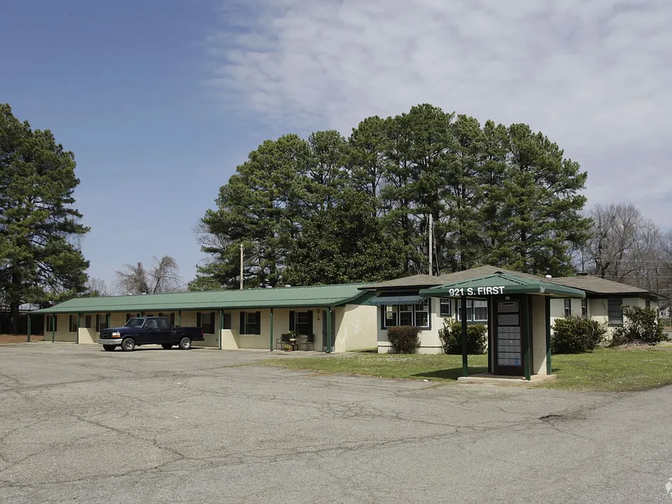 921 S Highway 161