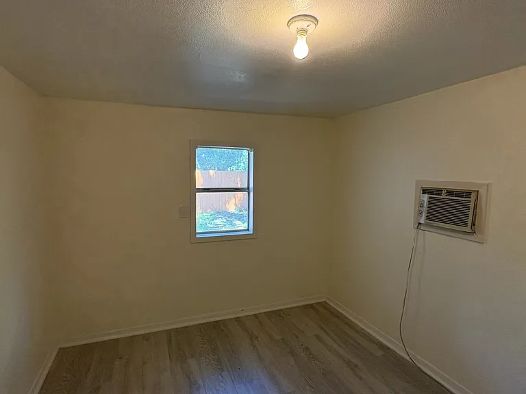3910 Shelley Blvd — Photo 10