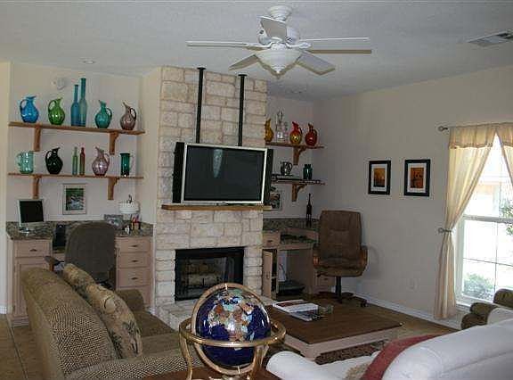 2nd image of 131 W Bluebriar Dr