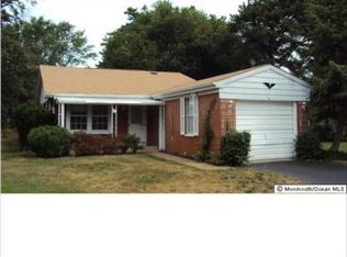 3 Pioneer Ct, Whiting, NJ 08759