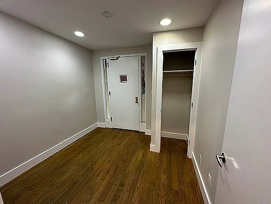 5th image of 347 Vernon Ave APT 1