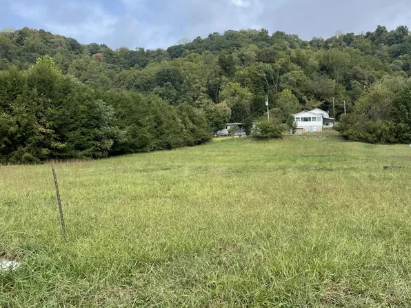 60 Route Midland Trl, Ansted, WV 25812