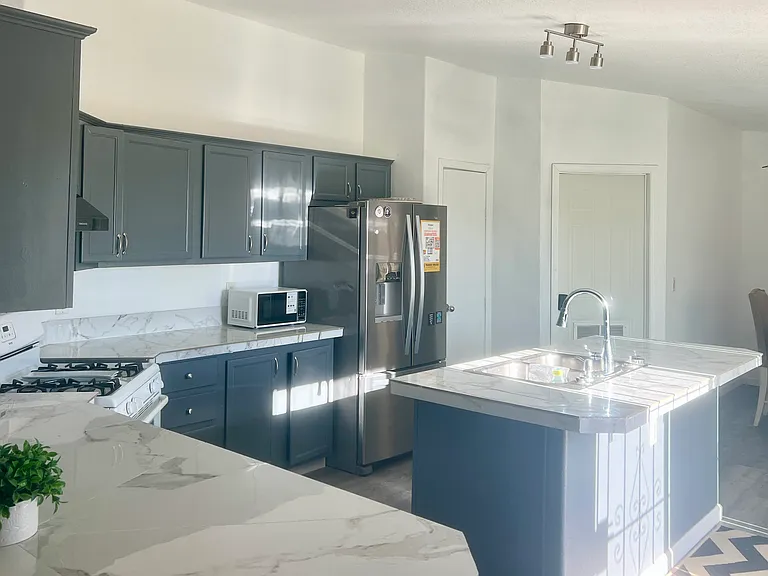 Sunburst Ave — Photo 1