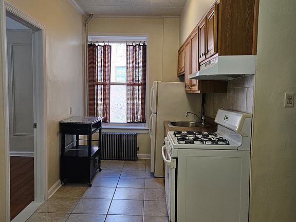 2nd image of 2262 42nd St APT 1