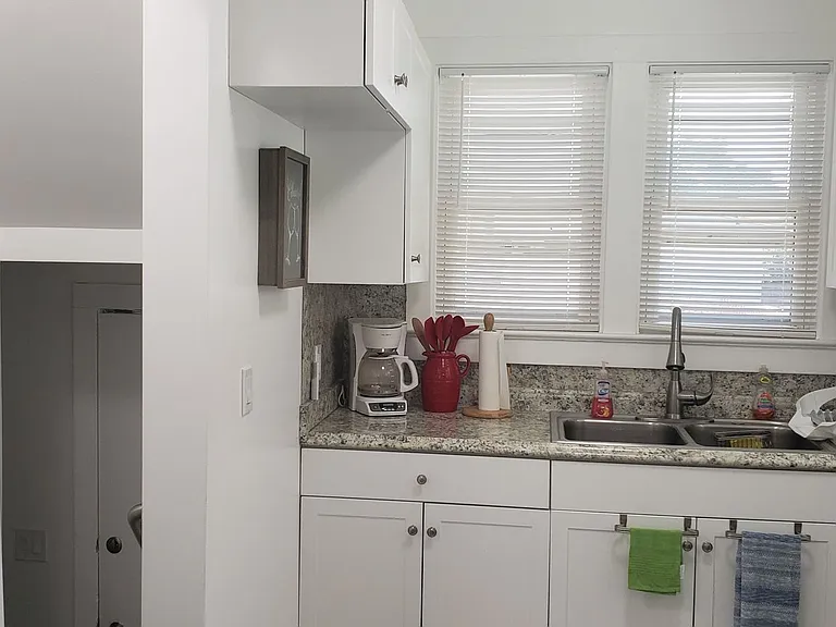 242 Elm St SW — Photo 5
