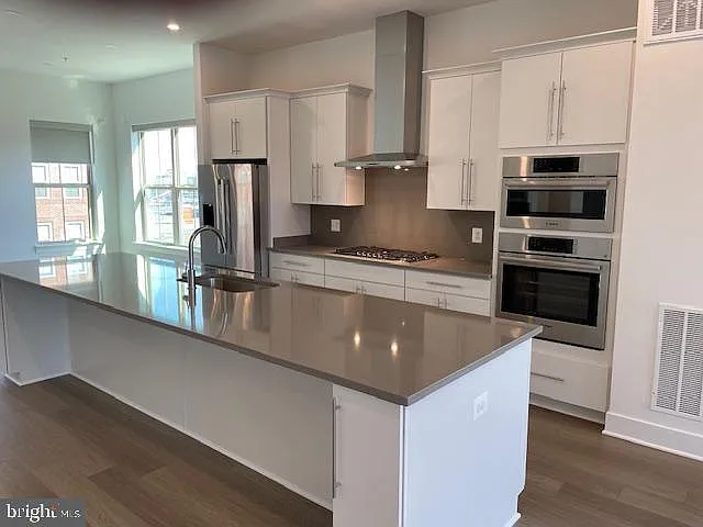 3 bed, 4.5 bath, $5,500 — Photo 4