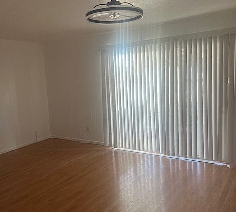 3rd image of 408 Oakmont Dr