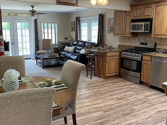 Kitchen with Breakfast Bar