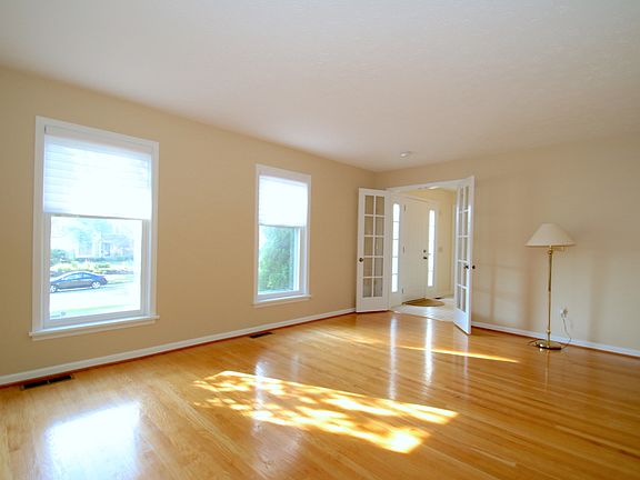 4th image of 126 Broadmoor Trl