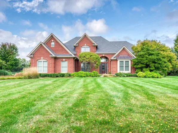 39W346 Cambridge Ct, St Charles, IL 60175