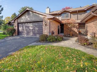 142 Indian Boundary Dr, Westmont, IL