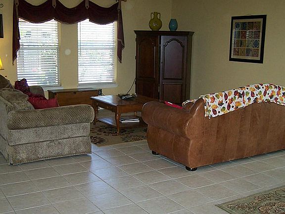 3rd image of 26864 Kings Crescent Dr