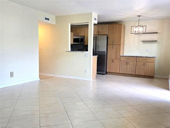 4th image of 4625 Bayshore DR #D1