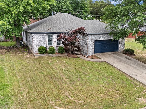4th image of 309 Preston Dr