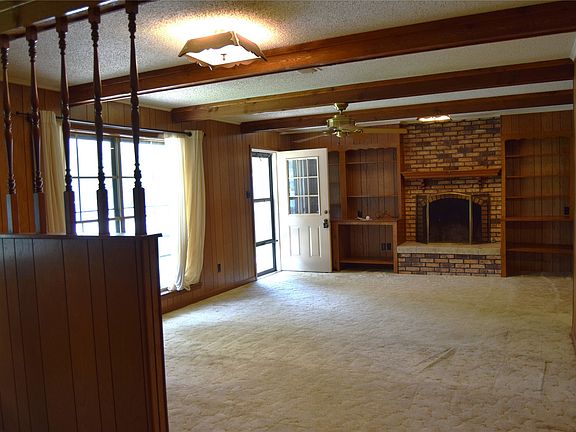 3rd image of 902 Hinton St