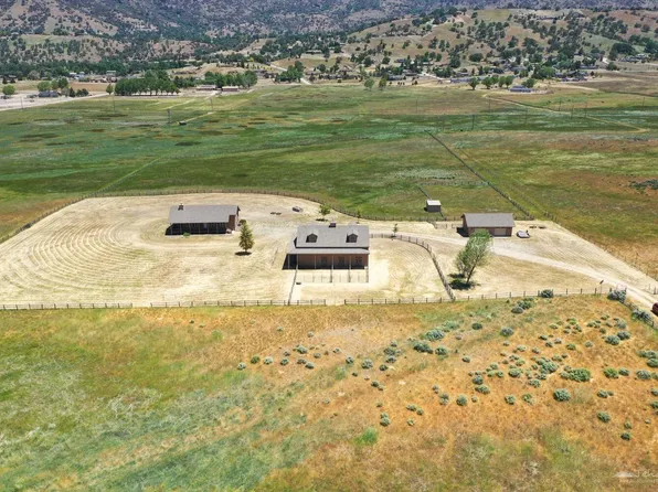 28001 Cumberland Rd, Tehachapi, CA 93561