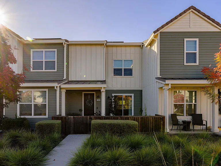 1304 Bloom Ln — Photo 46
