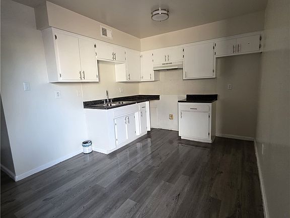 3rd image of 1075 E Desert Inn Rd #5