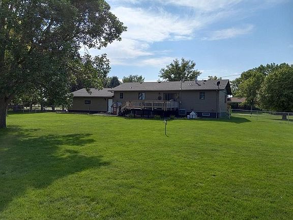 3rd image of 302 Pineywood Ln