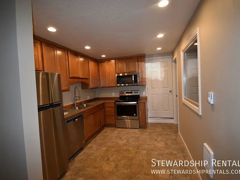 893 W 5th Ave #2 — Photo 18