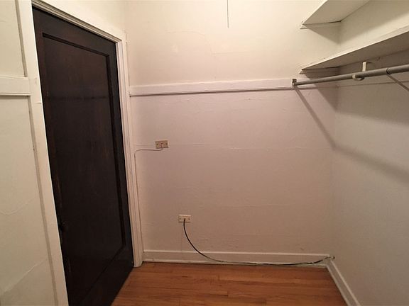 4th image of 1060 W Cornelia Ave APT 1