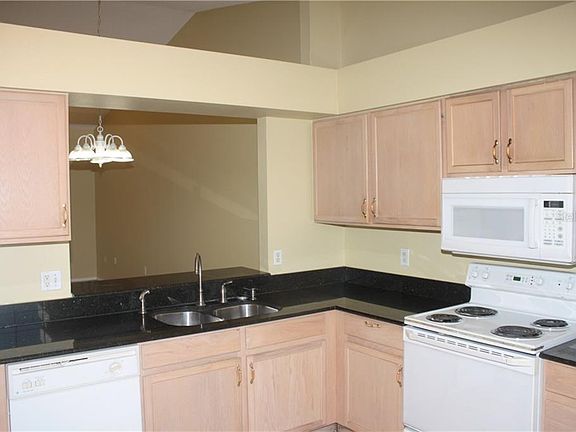 4th image of 13312 Fairway Glen Dr APT 201