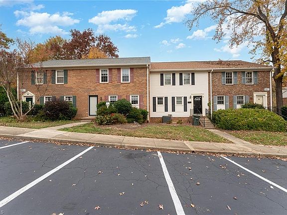 3rd image of 3217 Regents Park Ln Unit B