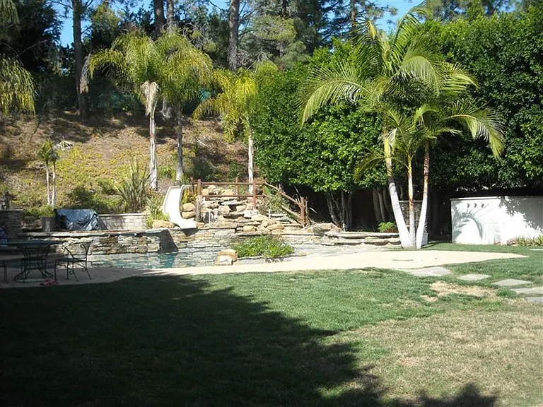 19613 Hiawatha St — Photo 9