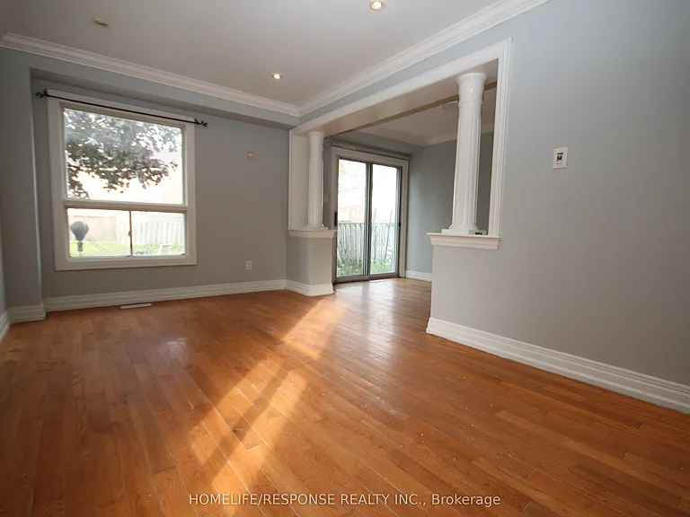 11 Saddlecreek Ct — Photo 2