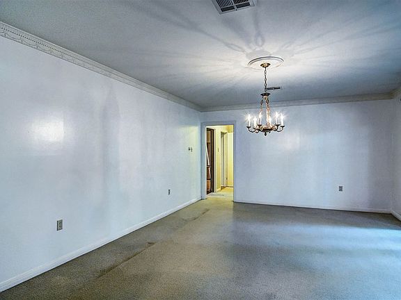 3rd image of 3828 Chateau Ave