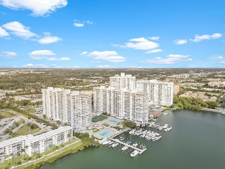 18071 Biscayne Blvd #1401 — Photo 36