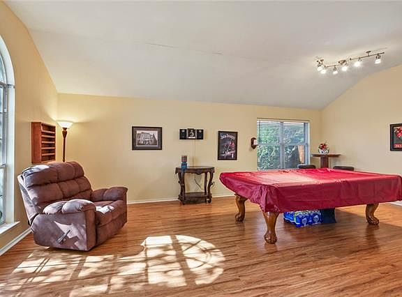 4th image of 303 Waterford Dr