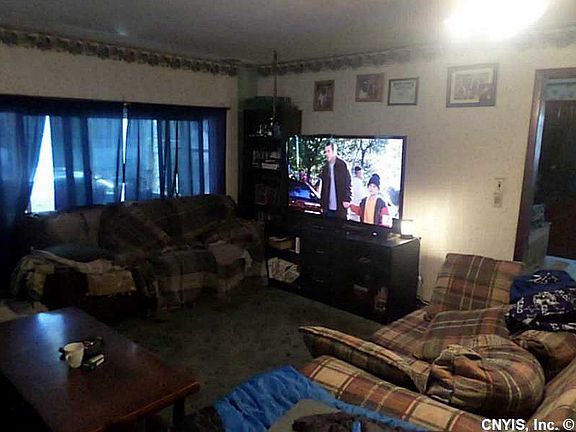 5th image of 92 Bartlett Ave