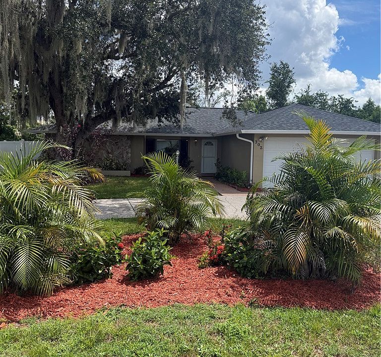 1st image of 302 Lotus Ave