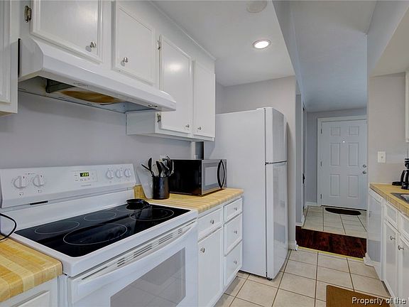 5th image of 261 Windsor Castle Dr