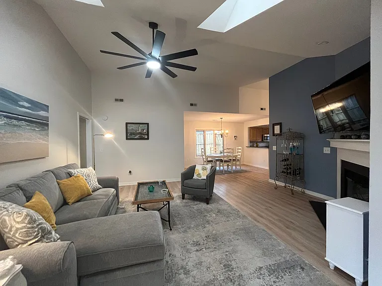 1213 Bayside Cir W — Photo 15