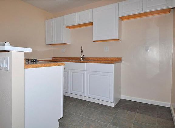3rd image of 1542 E 17th St