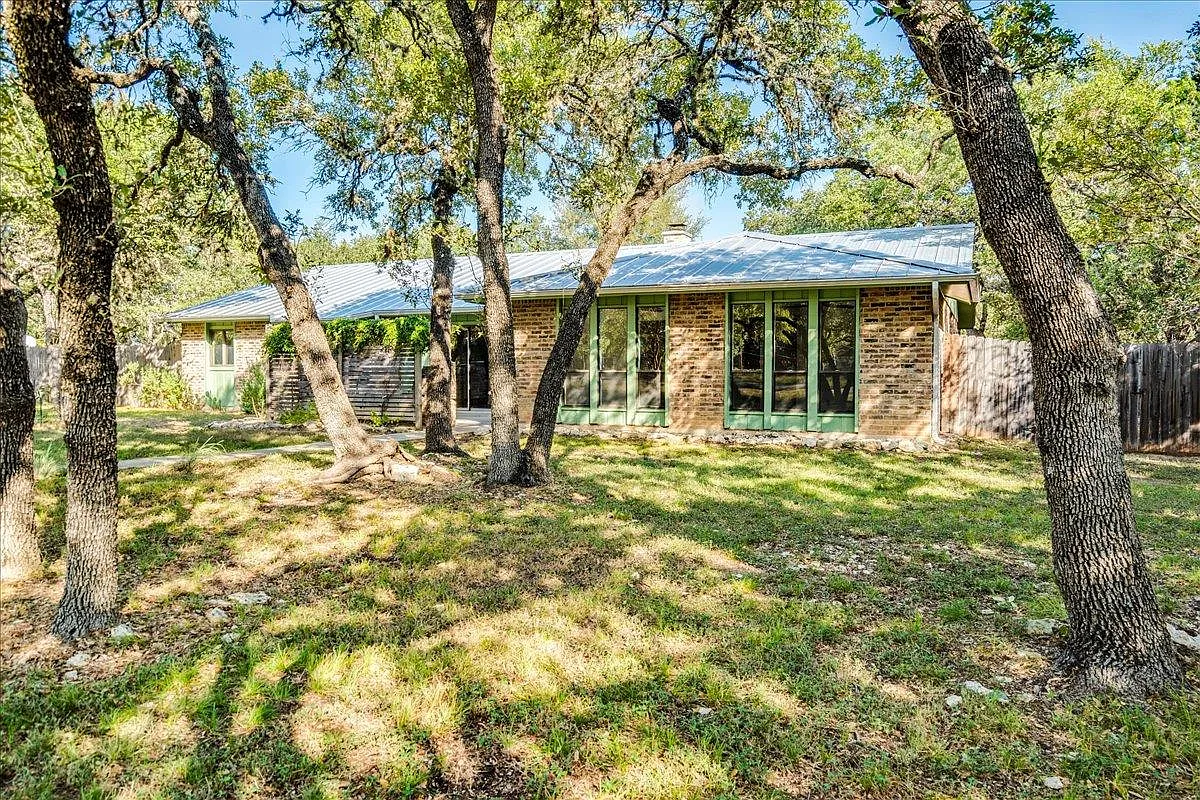 4 bed, 2.0 bath, 2132 sqft, $2,800 — Photo 3