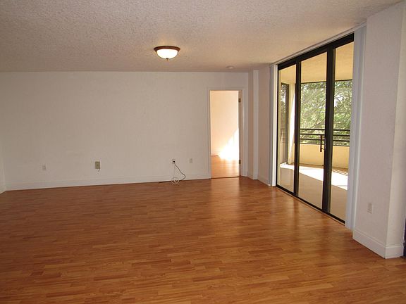 4th image of 8740 NW 40th St