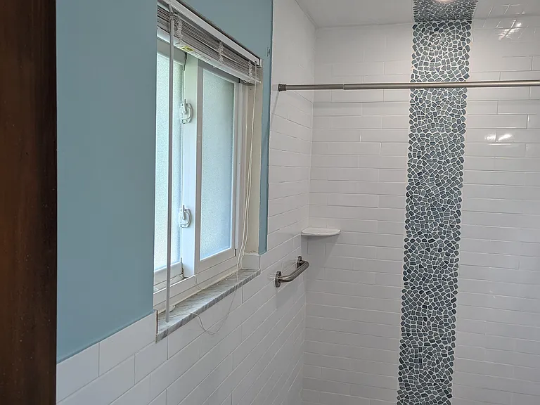 623 Crestview Dr — Photo 21