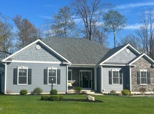 3074 New Williamsburg Dr, Schenectady, NY 12303