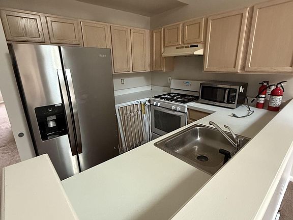 5th image of 12 Timberline Dr
