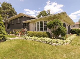 6235 Puffer Rd, Downers Grove, IL 60516