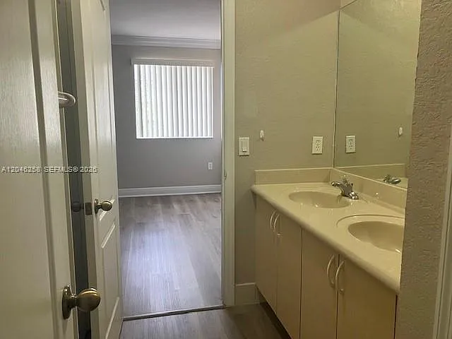 4 bed, 3.0 bath, $3,500 — Photo 2