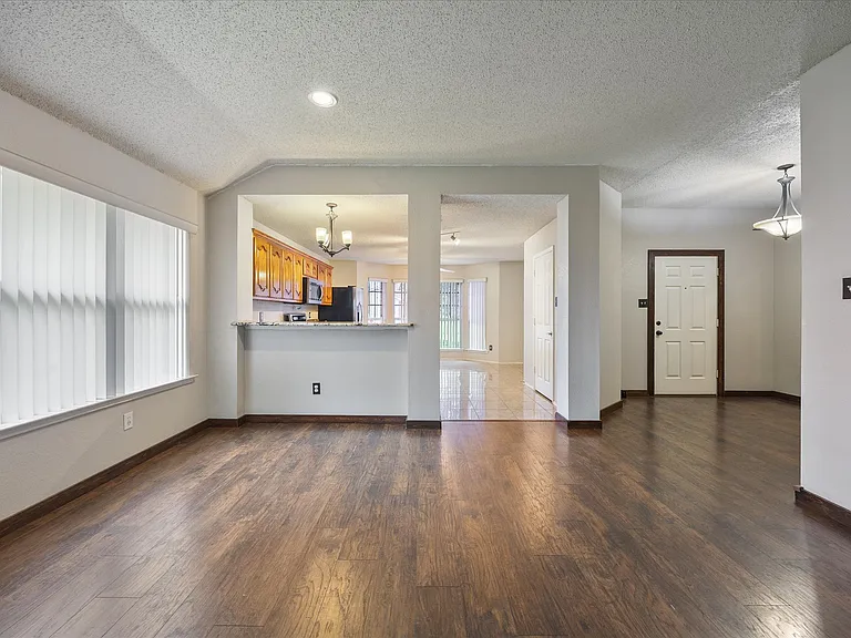 2701 Redwood St — Photo 5