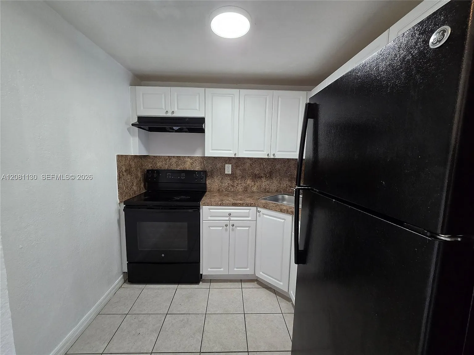 Yolanda Villas Condo — Photo 3