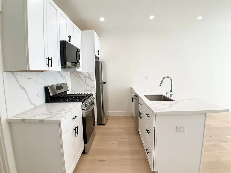 1601 Beach St #201 — Photo 3