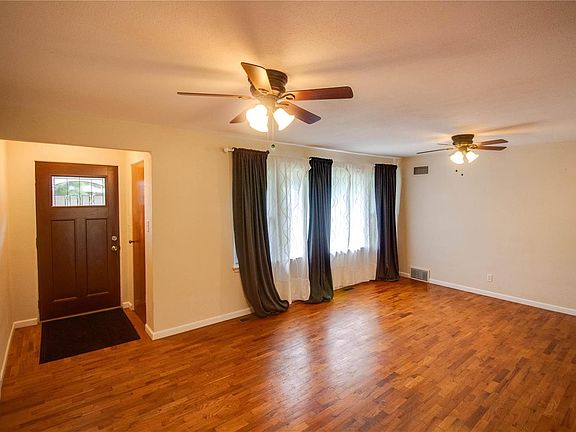 5th image of 631 Payne St